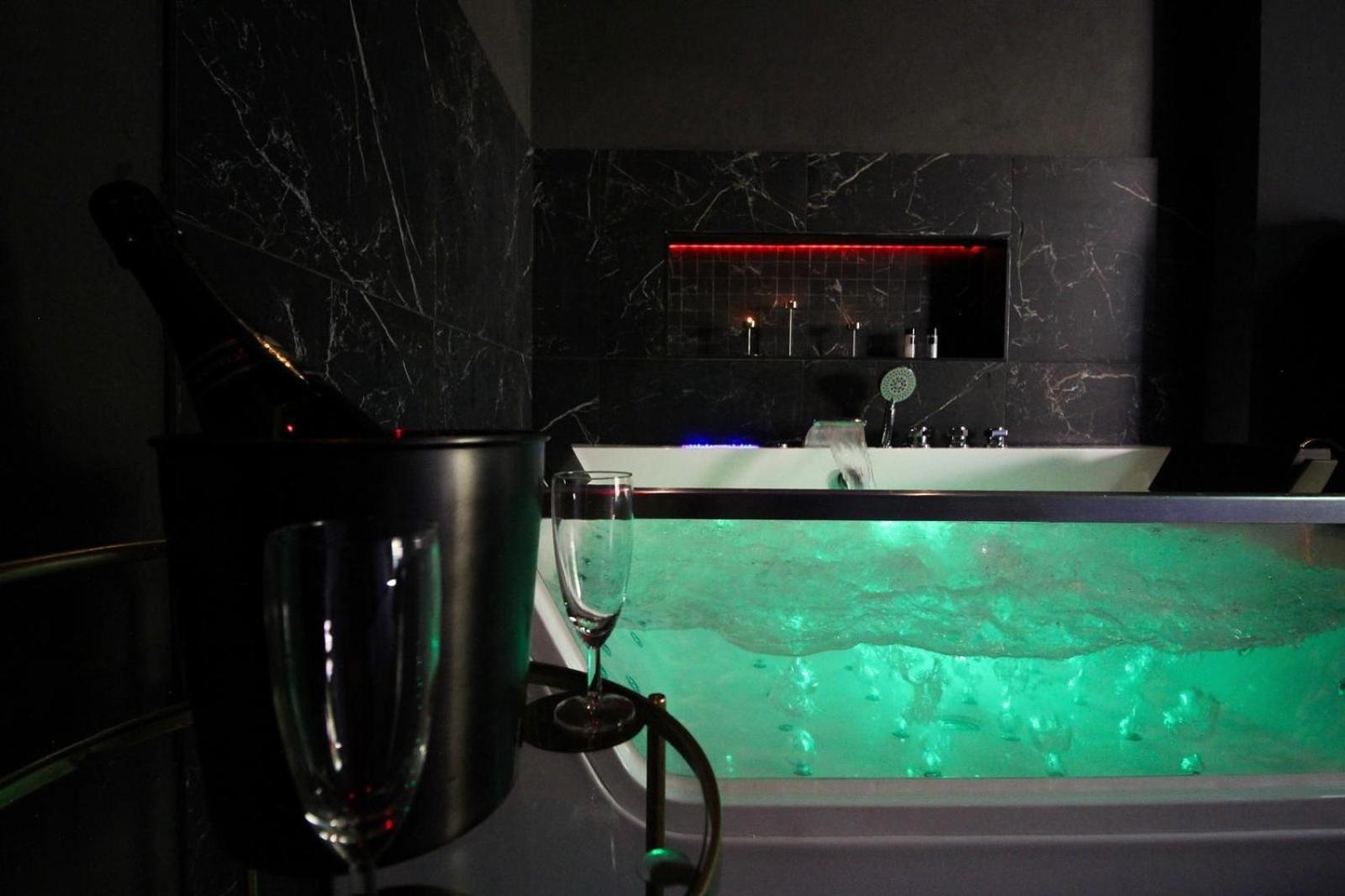 Loveroomxspa Bourg-Saint-Christophe Luaran gambar