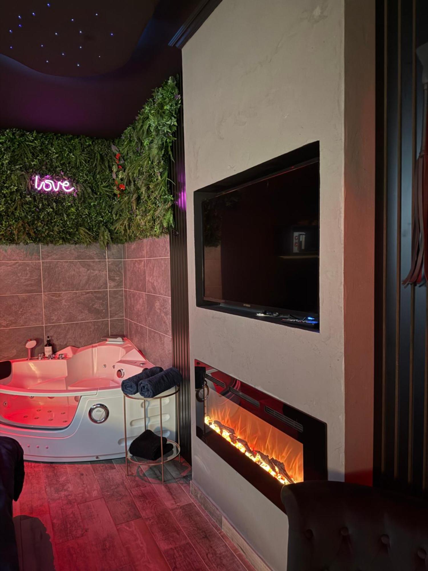 Loveroomxspa Bourg-Saint-Christophe Luaran gambar