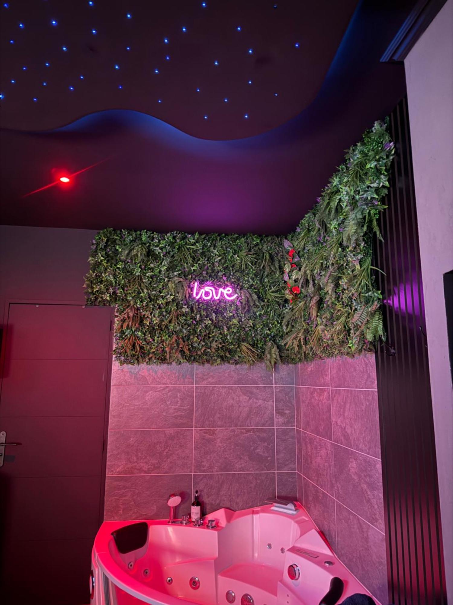 Loveroomxspa Bourg-Saint-Christophe Luaran gambar